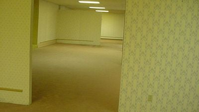 Imagem da notícia Backrooms: Este lugar assustador existe no mundo real e já foi até localizado no Google Maps