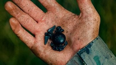 Imagem da notícia Com 14 milhões de visualizações, esta minissérie continua subindo na lista dos 10 mais assistidos da Netflix graças às críticas: "Temos que dar algum crédito ao Pentágono"