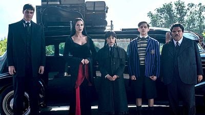 Imagem da notícia Quem é a tia de Wandinha? Netflix finalmente confirma atriz que fará Ofélia na 3ª temporada da série