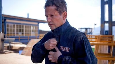 Imagem da notícia Brasil também tem ficção científica: Enterre Seus Mortos inventa um futuro distópico em thriller estrelado por Selton Mello (Entrevista Exclusiva)