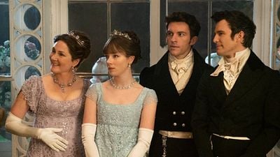 Imagem da notícia Um dos atores favoritos dos fãs de Bridgerton foi visto no set da 5ª temporada: O sucesso da Netflix já está se preparando para um grande retorno?