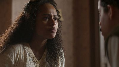 Imagem da notícia Resumo de Garota do Momento (23 de janeiro, quinta-feira): Beatriz descobre segredos obscuros na posse de Basílio