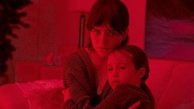 Imagem da notícia Atriz-mirim de Boogeyman ficou apavorada com monstro do filme – mas hoje ele mora na casa dela