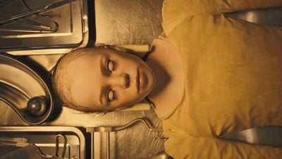 Imagem da notícia Estrela da Netflix surge irreconhecível em Longlegs, filme de terror mais perturbador do ano