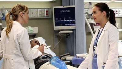 Imagem da notícia Camilla Luddington sentiu medo de entrar em Grey's Anatomy porque “todos estavam traumatizados”, mas seu nervosismo a ajudou no papel