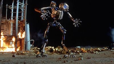 Imagem da notícia Assista hoje à noite: Estrelas de Top Gun e Matrix em um emocionante suspense de ficção científica – muito melhor do que sua reputação!