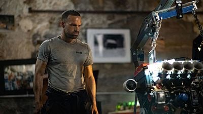 Imagem da notícia Ninguém esperava muito desse filme, mas ele deu início a uma das franquias de ação mais longas da Netflix e dura apenas uma hora e meia