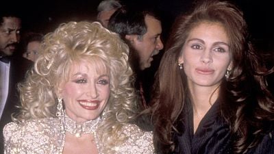 Imagem da notícia Julia Roberts presta homenagem emocionante a Dolly Parton: "Um tesouro na minha vida"