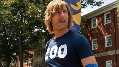 Imagem da notícia Irreconhecível: Estrela de Top Gun: Maverick surge muito diferente no primeiro trailer desta série de comédia