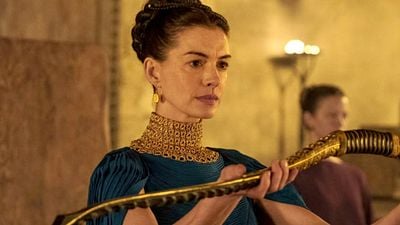 Imagem da notícia Diretor de A Odisseia, Christopher Nolan fez Anne Hathaway chorar com apenas uma palavra: Ela até escreveu o momento em seu diário