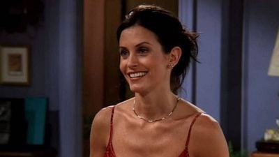 Imagem da notícia Courteney Cox admite dor por ser a única protagonista de Friends excluída de algo importante: “Isso sempre feriu meus sentimentos”