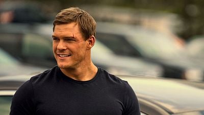 Imagem da notícia Boa notícia para os fãs de Reacher: Lee Child afirma que a 4ª temporada da série será filmada em breve