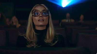Imagem da notícia Você percebeu? A estrela de Barbie, Margot Robbie, interpretou DOIS papéis nesta obra prima de Quentin Tarantino