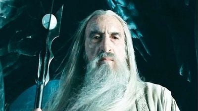 Imagem da notícia Quando tinha 17 anos, o ator de O Senhor dos Anéis, Christopher Lee, testemunhou a última execução pública por guilhotina: "Virei a cabeça, mas ouvi"