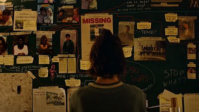 Imagem da notícia A série que já destronou Elite: Atriz de Wandinha protagoniza adaptação desta trilogia de suspense e mistério