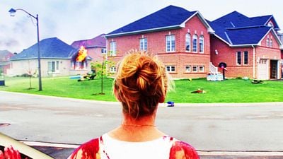 Imagem da notícia No streaming: A reinvenção engenhosa de um marco zumbi — o começo por si só vai te surpreender completamente