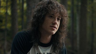 Imagem da notícia Stranger Things: A morte de Eddie foi sofrida, mas você vai descobrir que o passado dele também foi trágico