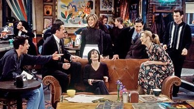 Imagem da notícia Esta atriz interpreta dois personagens em Friends e demoramos 30 anos para perceber