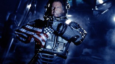 Imagem da notícia Bruce Willis fez estúdio perder US$25 milhões e foi forçado a participar de 3 filmes: 2 são clássicos absolutos do cinema