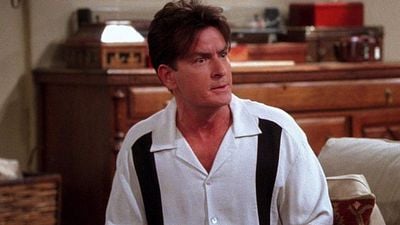 Imagem da notícia “The Big Bang Theory é uma porcaria”: O dia que Charlie Sheen declarou guerra ao criador da comédia