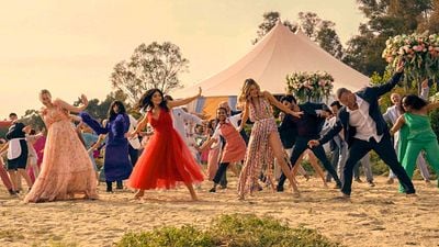 Imagem da notícia "Foi quase um motim": Elenco de O Casal Perfeito fez protesto no Whatsapp contra sequência de dança no thriller da Netflix