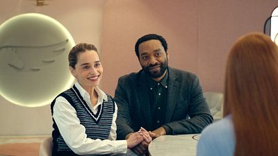 Imagem da notícia Para assistir online: Essa fábula de ficção científica, que passou despercebida, dá à estrela de Game of Thrones seu melhor papel no cinema