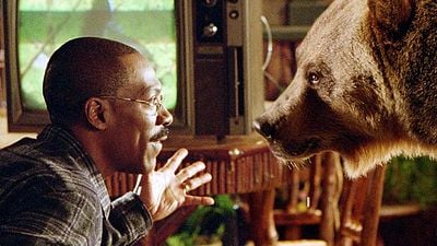 Imagem da notícia Sessão da Tarde hoje (09/04): No filme Dr. Dolittle 2, Eddie Murphy conversa com atores de Friends – que nunca pisaram no set de filmagens!
