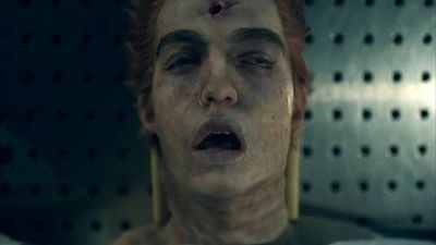 Imagem da notícia "As pessoas assistem fora de contexto": Série da Netflix vira alvo de piadas sobre o quão absurda se tornou - e os atores sabem disso