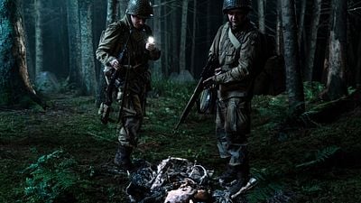 Imagem da notícia Terror sangrento encontra ação brutal: Um poderoso filme de guerra com zumbis no streaming