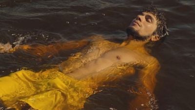 Imagem da notícia Filme da Sessão da Tarde hoje (04/12): Pés de Peixe traz uma história inspiradora e cativante, que exalta a cultura e as belezas únicas da Amazônia