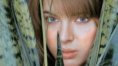 Imagem da notícia Em breve na Netflix: A ambiciosa adaptação de uma ficção científica distópica que triunfou antes de Jogos Vorazes