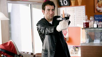 Imagem da notícia Clive Owen usa até uma cenoura como arma neste hilário filme de ação