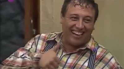 Imagem da notícia Ele fez história na Escolinha do Professor Raimundo e hoje vive recluso em um sítio: Você se lembra do Nerso da Capitinga?