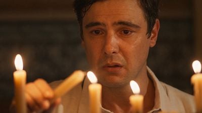 Imagem da notícia Resumo de Êta Mundo Melhor! (23 a 28/02): Candinho toma decisão desesperada que pode arruinar sua vida, e Dita desiste do amor