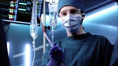 Imagem da notícia Sucesso no streaming e na TV, piada na internet: Essa série está sendo ridicularizada no Twitter e no TikTok