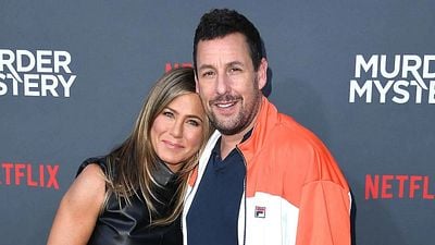 Imagem da notícia Amigos na vida real, Adam Sandler fez este gesto emocionante por Jennifer Aniston em todo Dia das Mães
