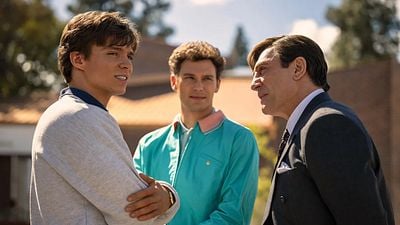 Imagem da notícia "É interessante que ele se pronunciou sem ver a série": Produtor Ryan Murphy responde críticas dos irmãos Menendez, novo foco da antologia Monstros