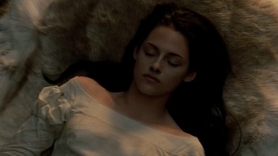 Imagem da notícia No streaming: O filme de fantasia que reuniu várias estrelas de Hollywood para uma versão sombria do maior conto de fadas da história