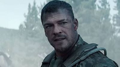 Imagem da notícia "Ele é velho demais": Alan Ritchson responde "haters" após sucesso de Máquina de Guerra na Netflix