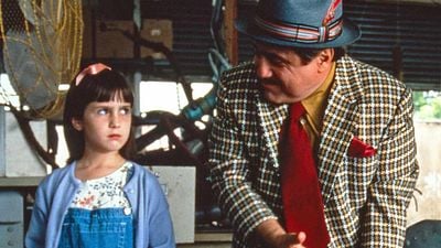 Imagem da notícia Durante as filmagens de Matilda, Mara Wilson passou por uma tragédia pessoal: Danny DeVito a apoiou nos bastidores