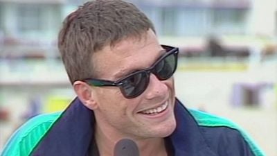 Imagem da notícia “Quando você vai começar a dar em cima de mim?”: Em 1991, Jean-Claude Van Damme flertou com três mulheres ao vivo na TV