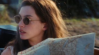 Imagem da notícia Um dos romances mais avassaladores de Anne Hathaway vai ganhar nova versão na Netflix: A data de estreia já está marcada, então separe os lencinhos