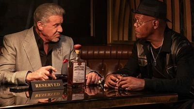 Imagem da notícia Sylvester Stallone está voltando ao streaming com seu melhor papel em 40 anos - e vai ser perseguido por Samuel L. Jackson