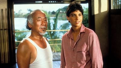 Imagem da notícia Karate Kid: Qual a ordem dos filmes e séries para começar a assistir à franquia de artes marciais?