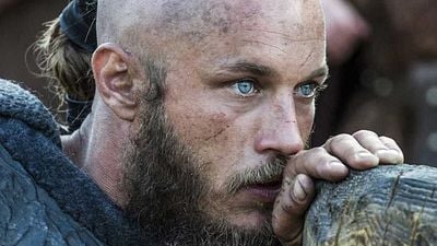 Imagem da notícia Vikings deixou Travis Fimmel tão exausto que ele não queria voltar para a televisão após a série: Só uma coisa o fez mudar de ideia