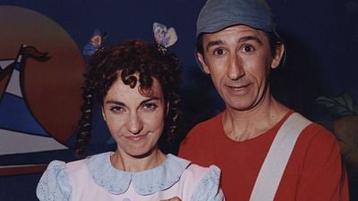Imagem da notícia Há 24 anos, Gugu tentou emplacar o "Chaves brasileiro" e viu o fracasso de perto: Programa durou menos que uma viagem a Acapulco!