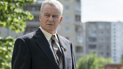 Imagem da notícia "Ele é a única pessoa que conheço que chorou quando Hitler morreu": Stellan Skarsgård critica diretor lendário