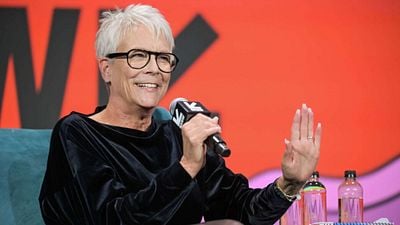 Imagem da notícia Jamie Lee Curtis não queria fazer nova trilogia de Halloween, mas aceitou pelo dinheiro: "Eu não teria dito sim"