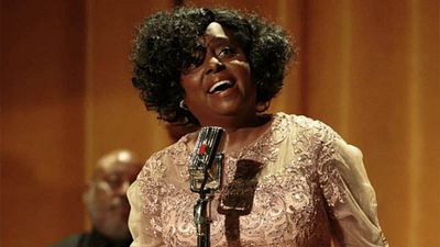 Imagem da notícia Sessão da Tarde hoje (23/07): Para estrelar o filme A História de Mahalia Jackson, artista passou por uma transformação física impressionante