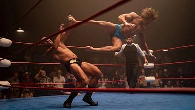 Imagem da notícia A transformação física monstruosa de Zac Efron impressiona em novo filme de luta livre